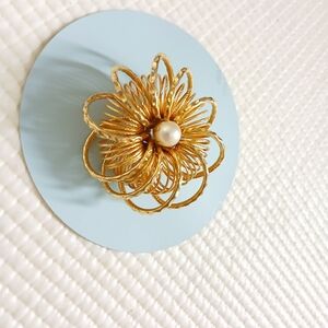 Vintage Brooch Gold Tone Flower/ Real Pearl Unsigned Sunburst Swirl,1 3/4, Mint
